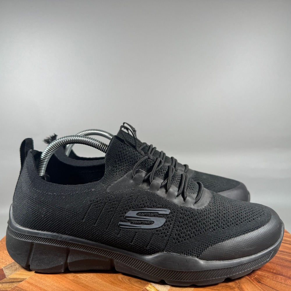 Skechers Mens Relaxed Fit Dual-Lite 56256 Black Mesh Slip On Sneakers Size 9